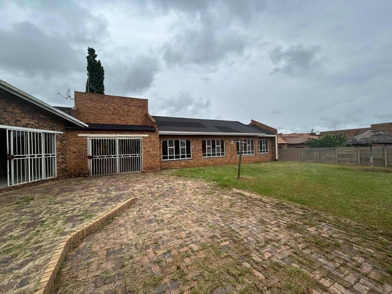 4 Bedroom Property for Sale in Vaalpark Free State